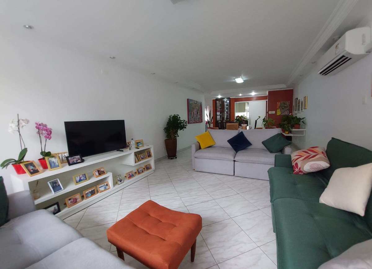 🌊 Apartamento à Venda – 3 dormitórios  150 mts – Santos