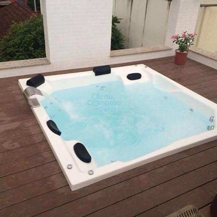 Casa à venda em Santos, Embaré, com 4 quartos, 200m²