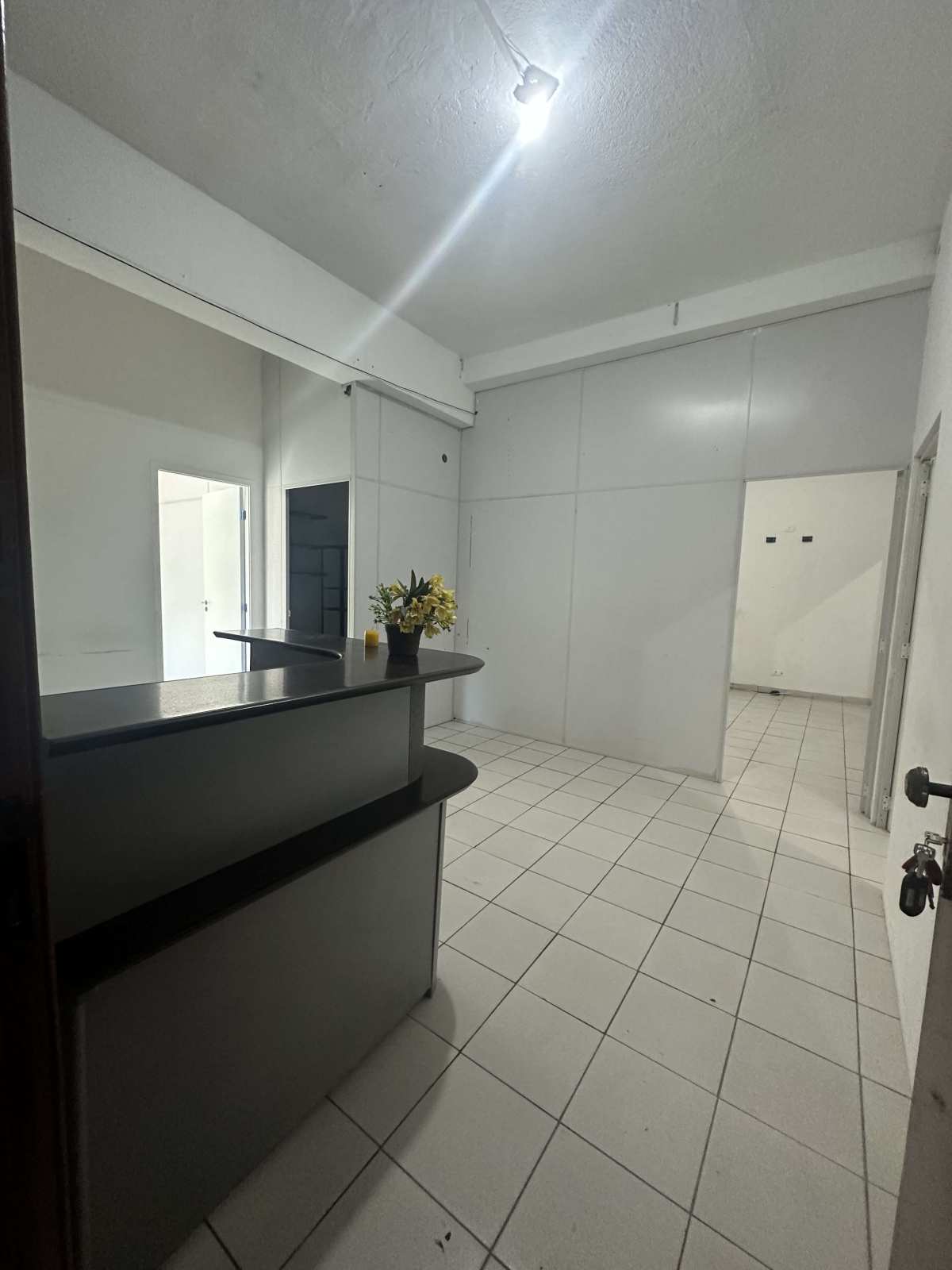 Sala Comercial e 1 banheiro para Alugar, 100 m² por R$ 1.900